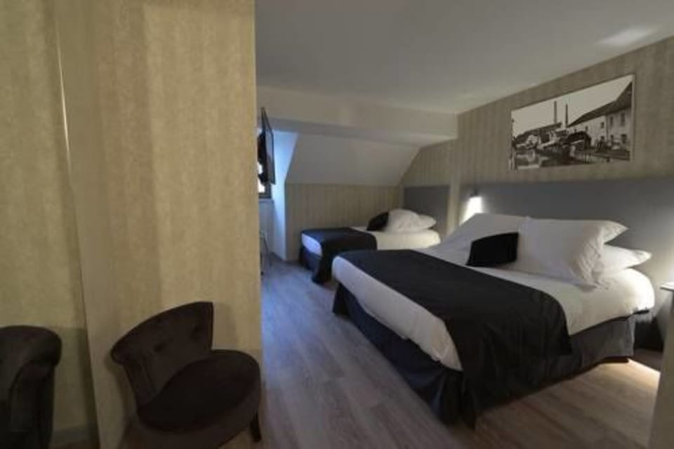 Triple Room | Desk, free WiFi, bed sheets