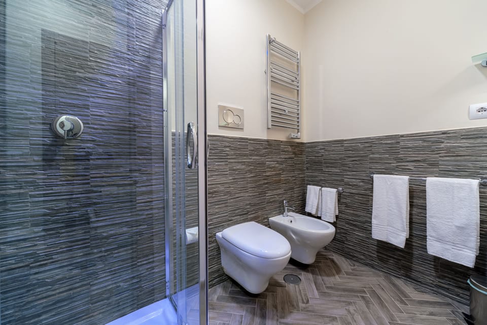 Deluxe Double Room, City View | Bathroom | Shower, rainfall showerhead, free toiletries, hair dryer