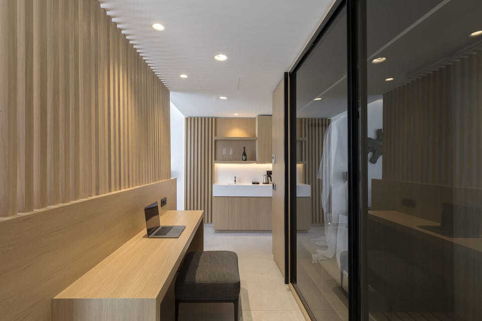 Premium Suite (Swim up) | 1 bedroom, hypo-allergenic bedding, minibar, in-room safe