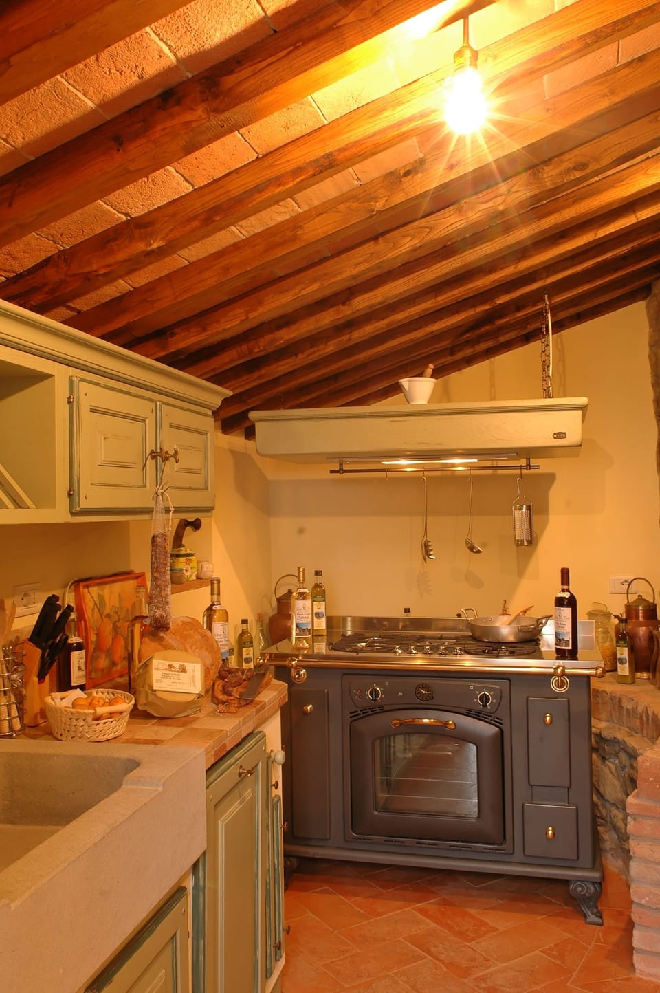 House, 5 Bedrooms | Private kitchen | Full-size fridge, microwave, stovetop, dishwasher