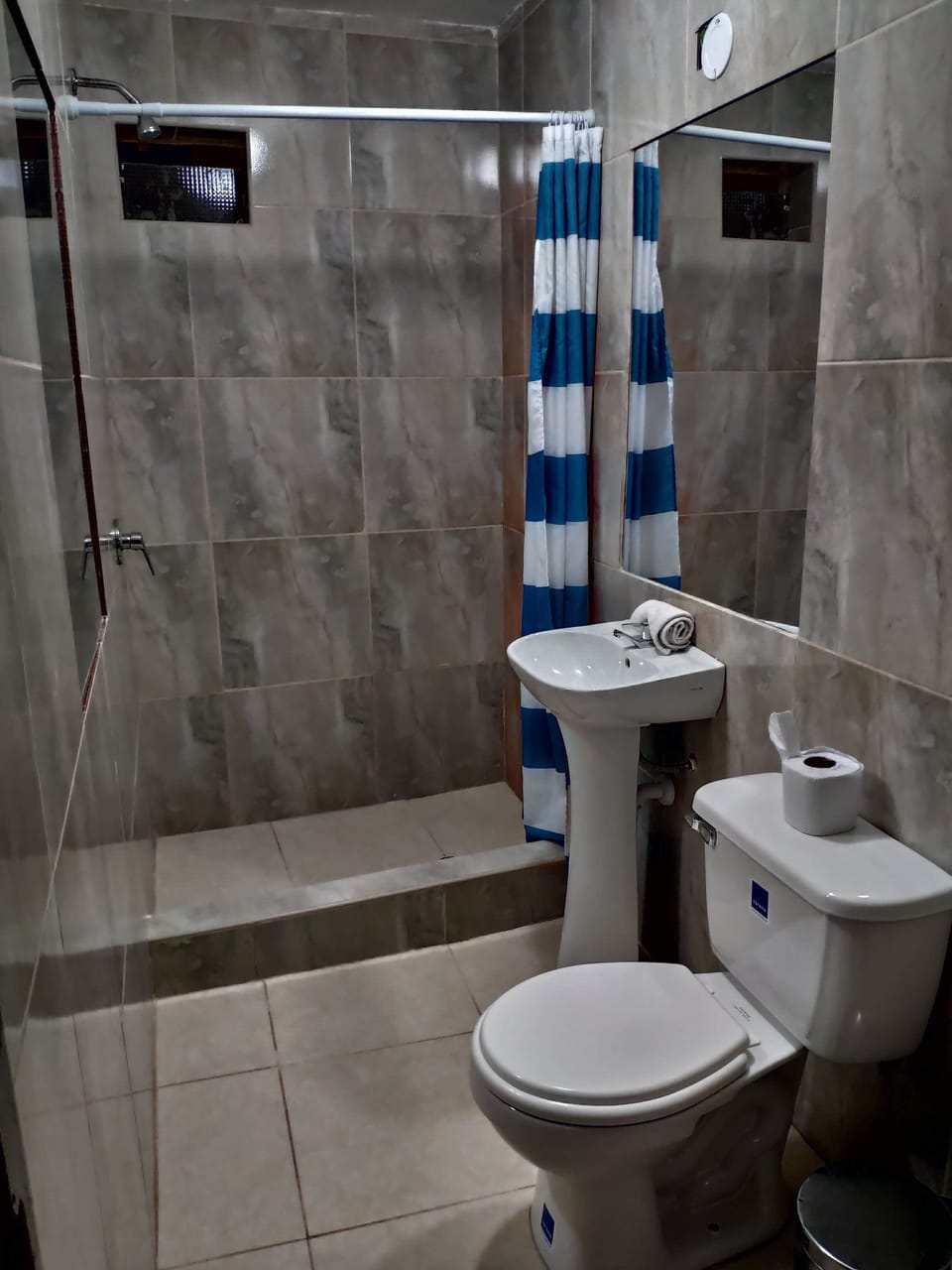 Shower, free toiletries, towels