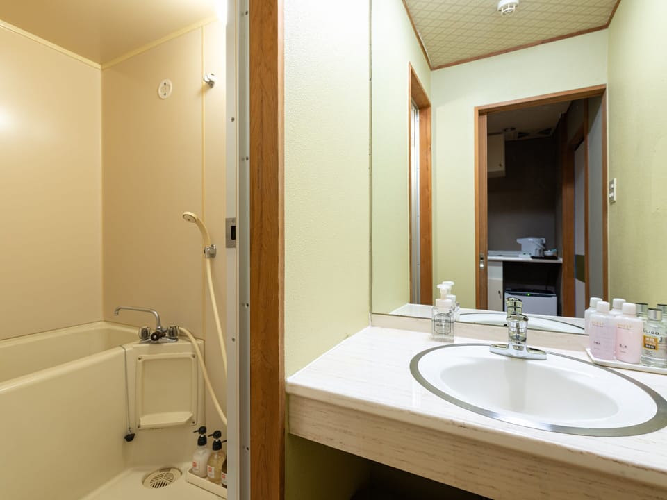 In-room safe, bed sheets