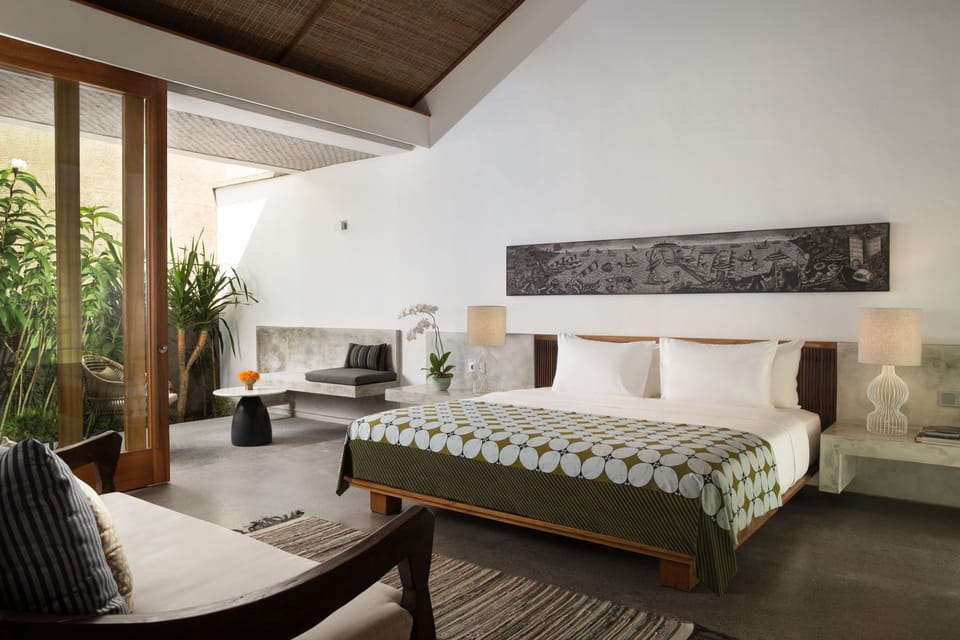 Courtyard Studio King | Premium bedding, in-room safe, desk, free WiFi