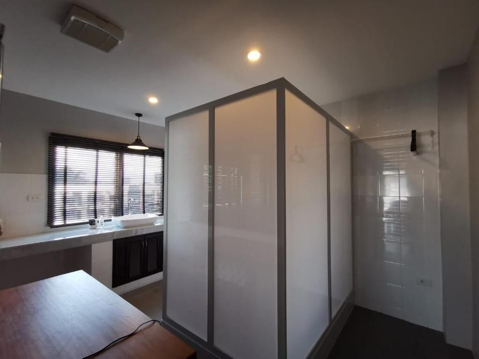 Deluxe Quadruple Room, City View | Free WiFi, bed sheets