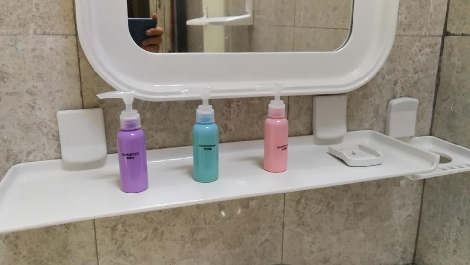 Shower, free toiletries, towels