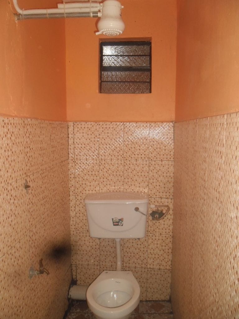 Standard Double Room, 1 Double Bed | Bathroom | Shower, rainfall showerhead, free toiletries