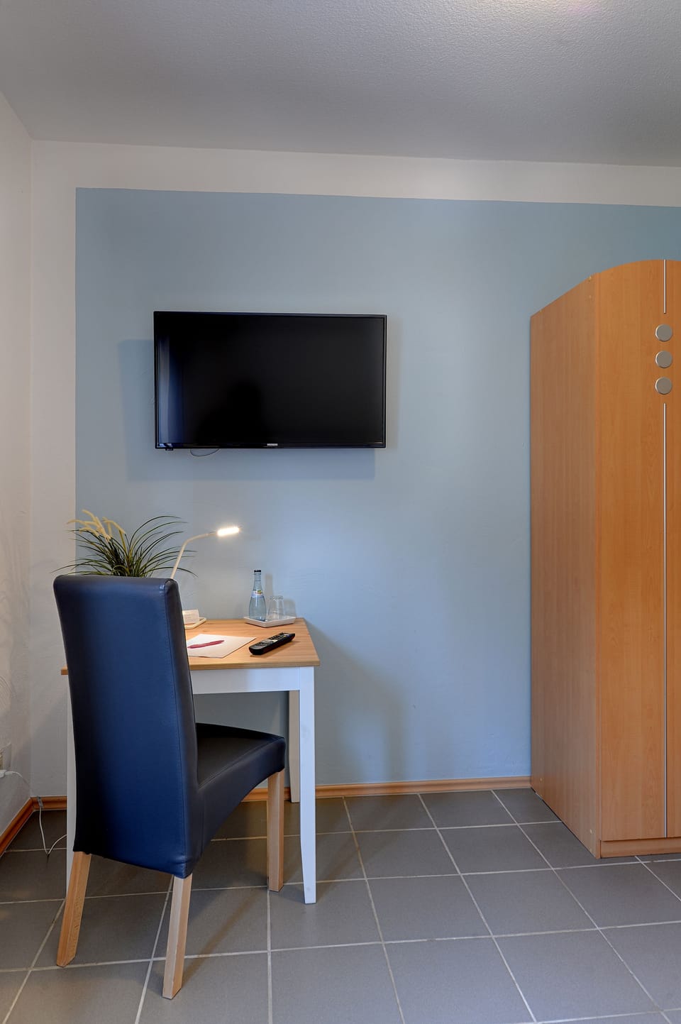 Single Room | In-room safe, iron/ironing board (on request), cribs (surcharge)