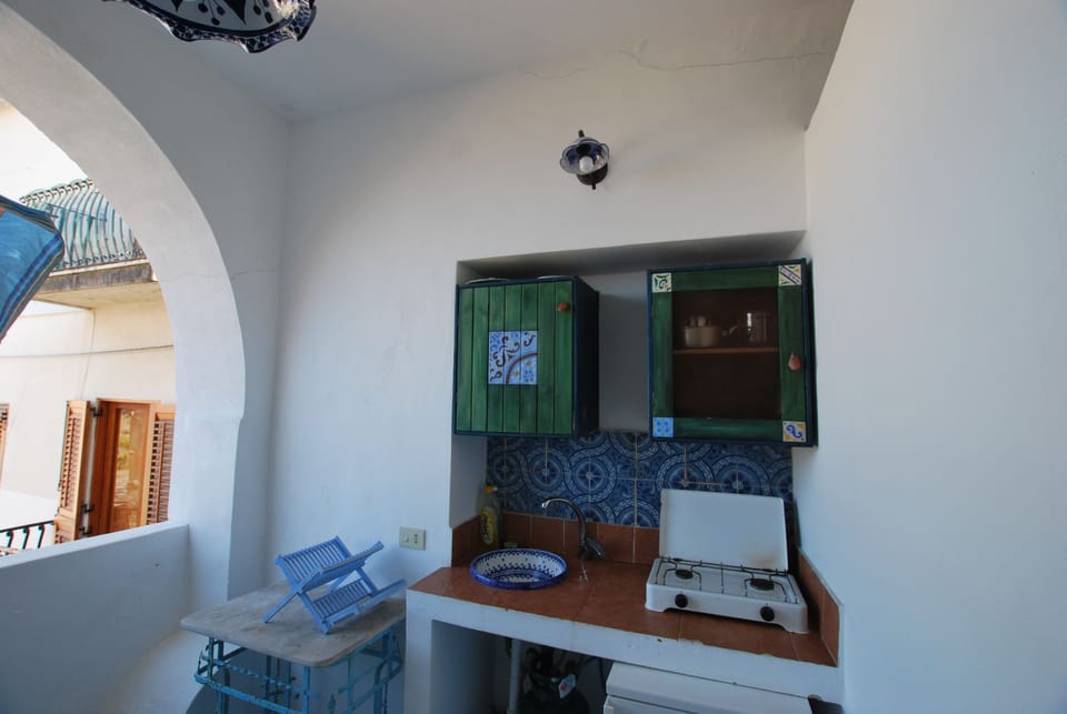 Apartment, 1 Bedroom | Private kitchenette | Fridge, stovetop, cookware/dishes/utensils