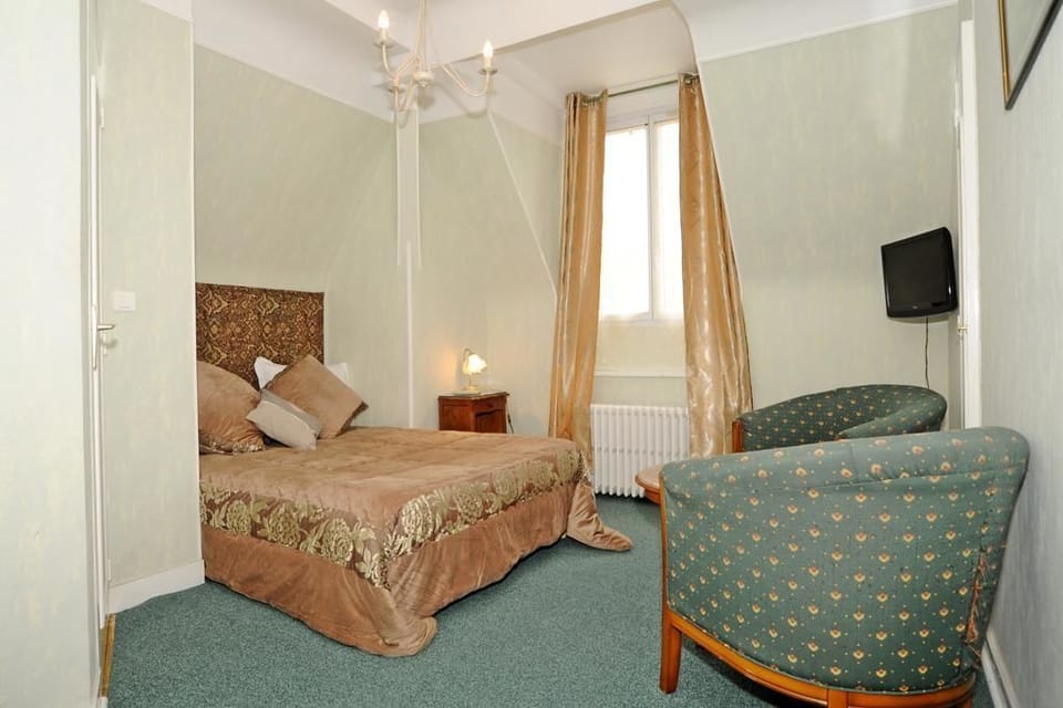 Double Room | Premium bedding, individually decorated, desk, blackout drapes