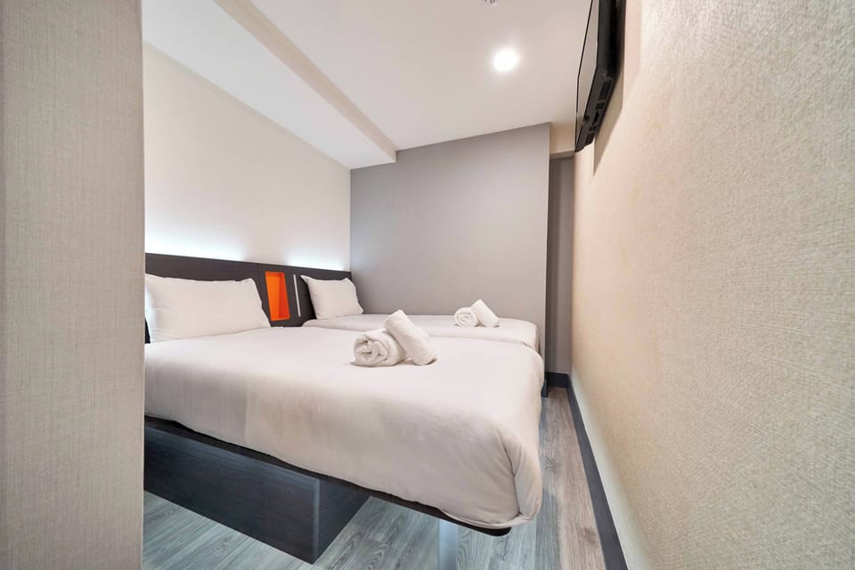 Basic Twin Room, 2 Twin Beds, No Windows | Soundproofing, iron/ironing board, free WiFi, bed sheets