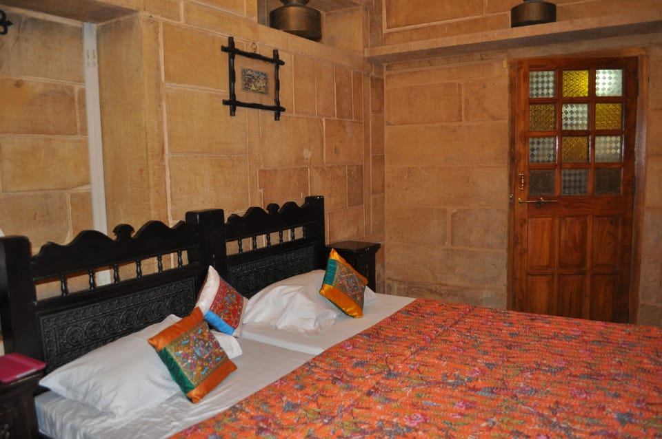 Deluxe Room | In-room safe, blackout drapes, free WiFi, bed sheets