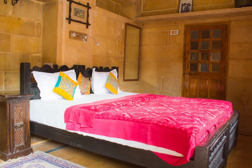 Deluxe Room | In-room safe, blackout drapes, free WiFi, bed sheets