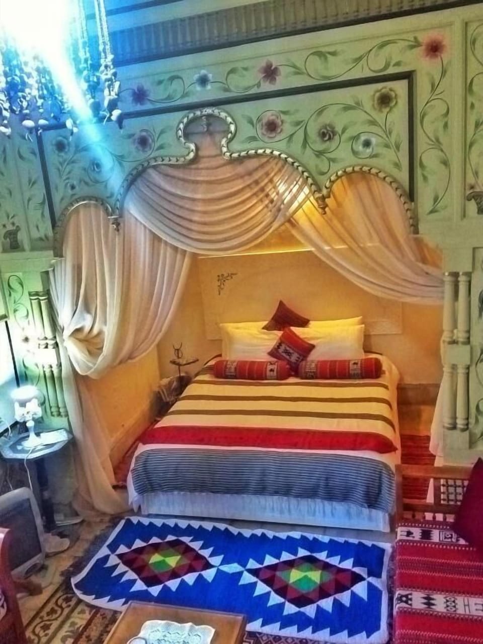 Free WiFi, bed sheets