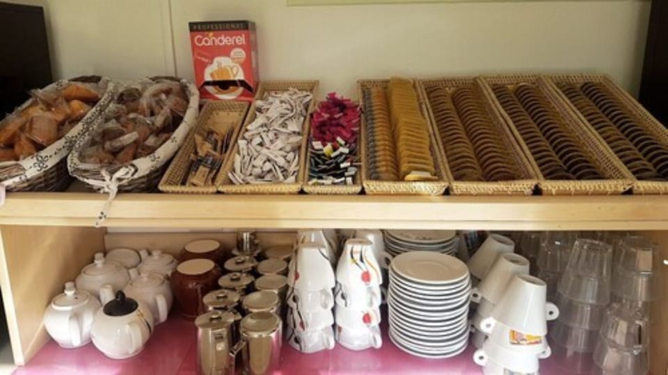 Daily buffet breakfast for a fee