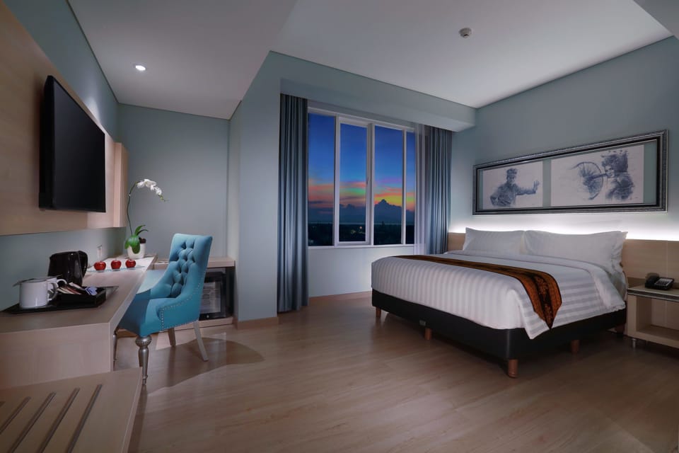 Junior Suite | Premium bedding, in-room safe, desk, laptop workspace