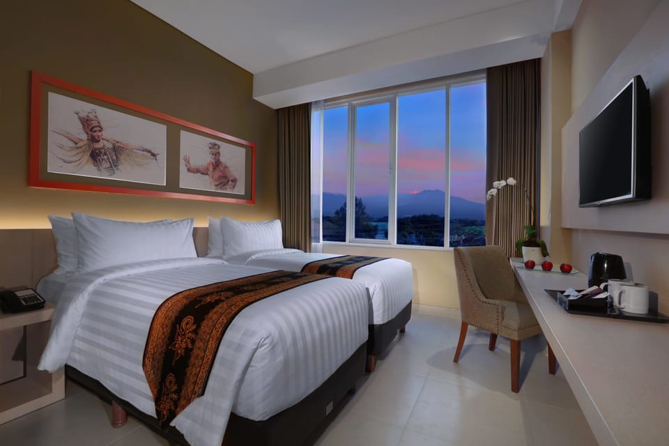 Premium bedding, in-room safe, desk, laptop workspace