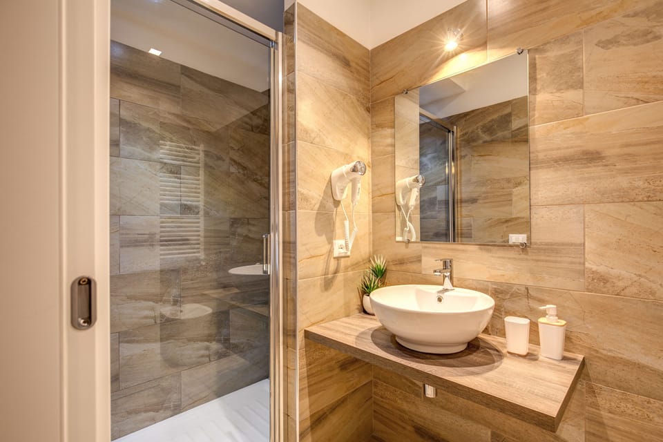 Deluxe Double Room, 1 Queen Bed | Bathroom | Shower, free toiletries, hair dryer, slippers