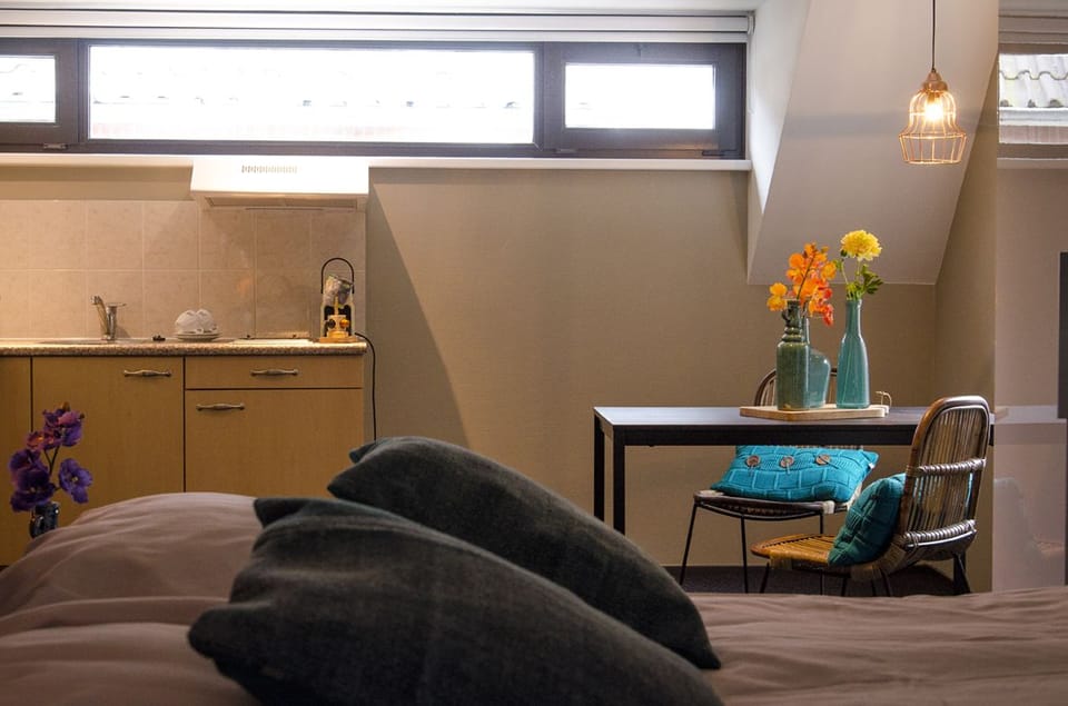 Desk, soundproofing, iron/ironing board, cribs/infant beds