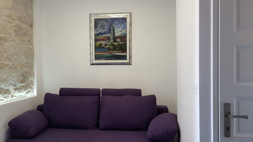 Luxury Double Room, Private Bathroom | Living area | Flat-screen TV