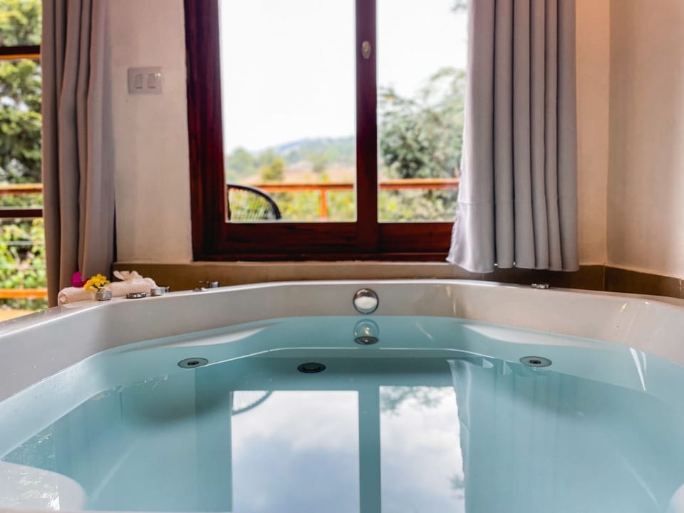 Superior Chalet | Jetted tub