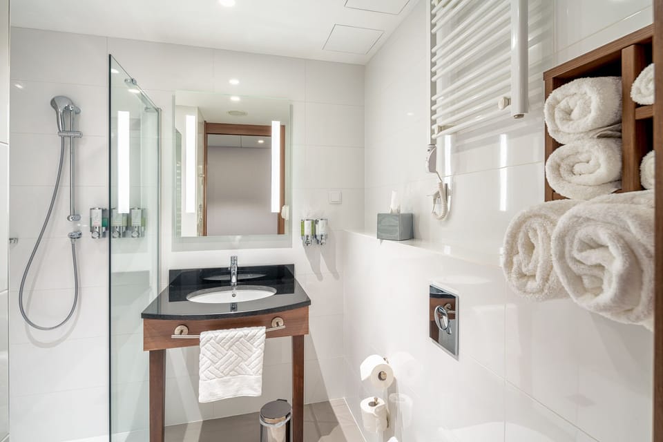 Rainfall showerhead, free toiletries, hair dryer, towels