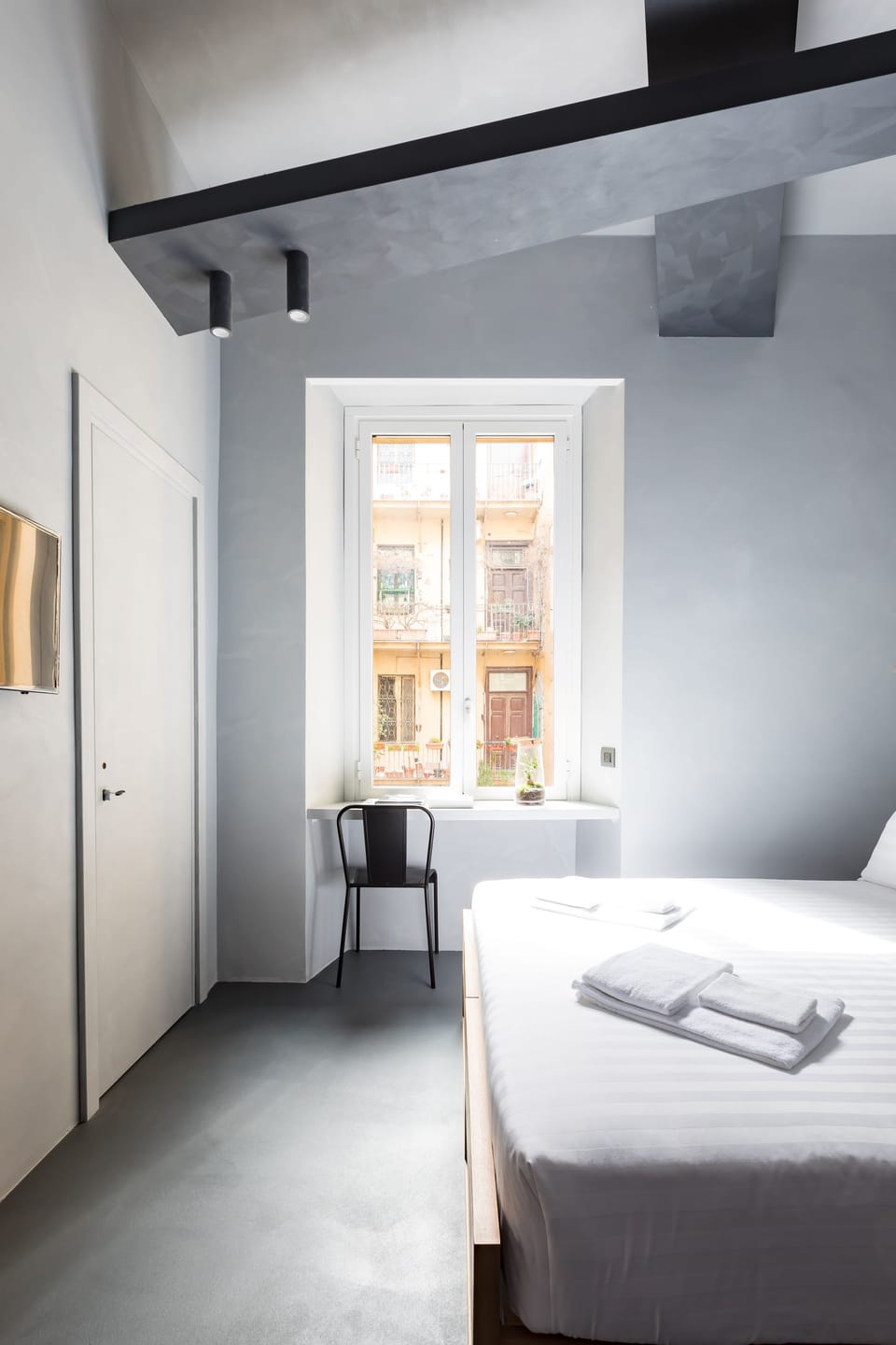Double or Twin Room | Minibar, in-room safe, desk, soundproofing