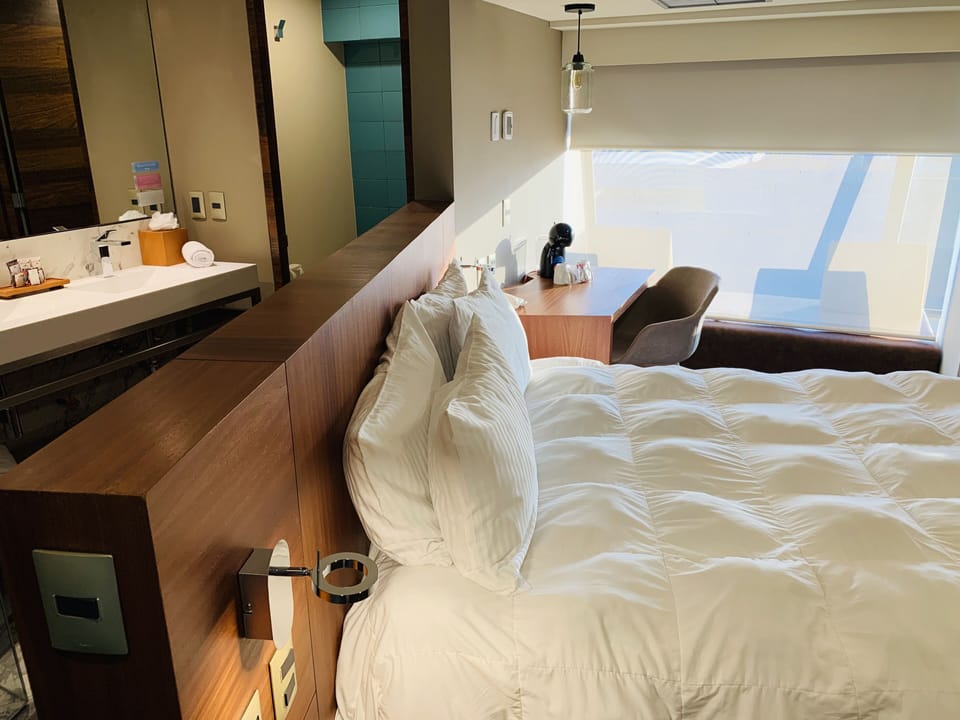 Premium bedding, in-room safe, desk, laptop workspace