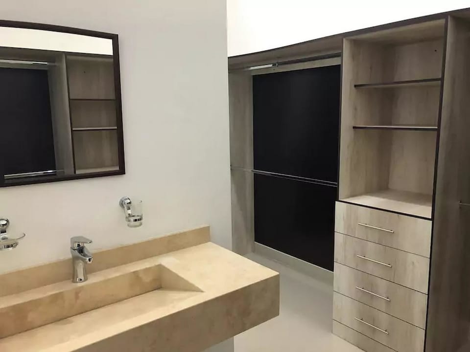Family Townhome, 3 Bedrooms | Bathroom sink