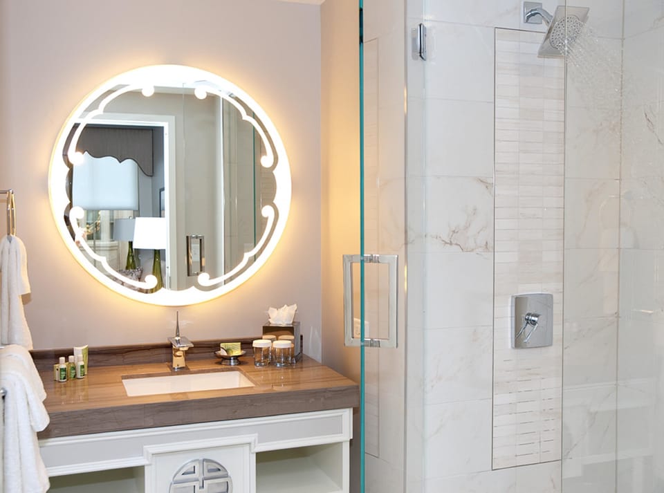 Combined shower/tub, free toiletries, hair dryer, slippers