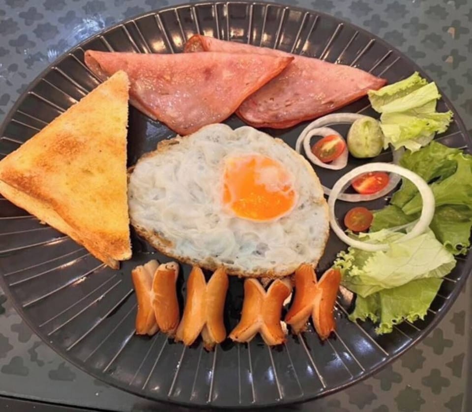 Free daily cooked-to-order breakfast