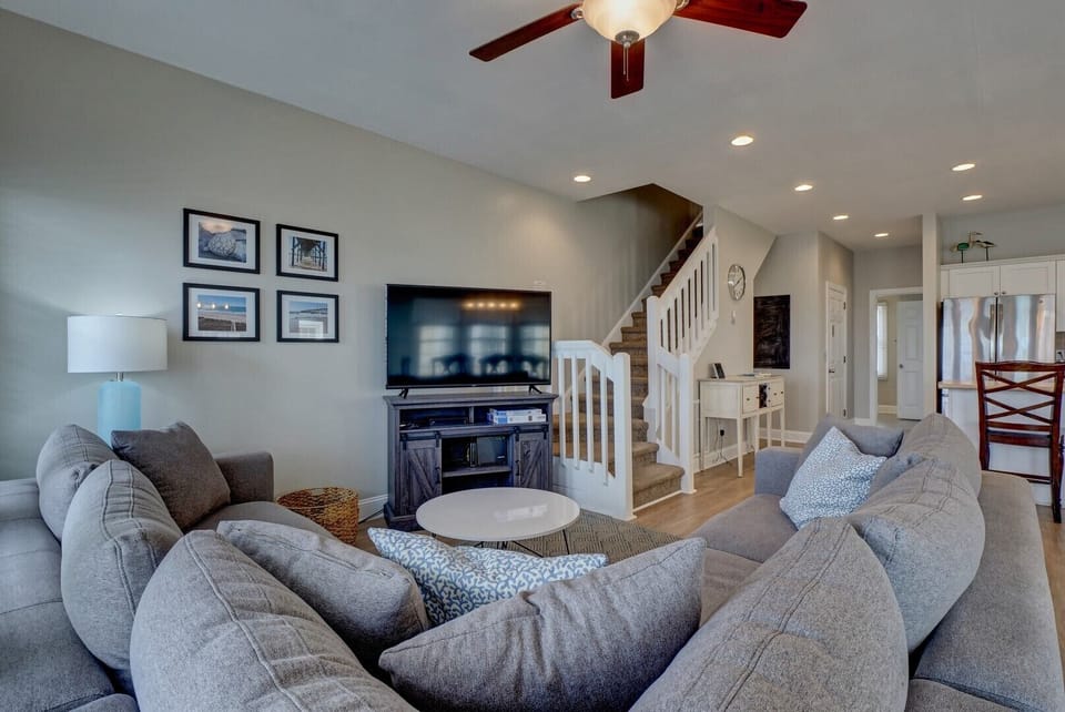 Living Room - Smart TV + Ocean View