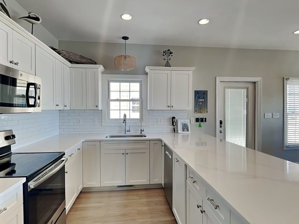 Fully Equipped Kitchen with Stainless Steel Appliance
