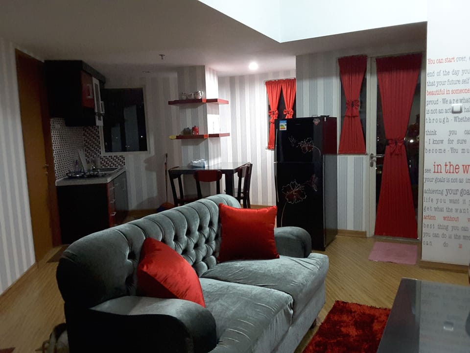 Comfort Apartment (2 Bedrooms) | Living area | 32-inch LCD TV with cable channels, TV