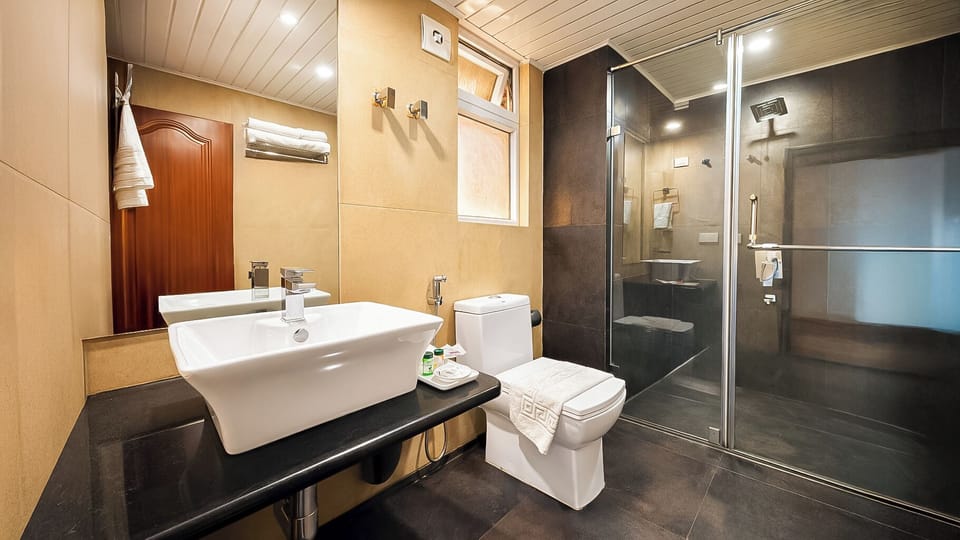 Premium Room, Mountain View | Bathroom | Shower, free toiletries, slippers, towels