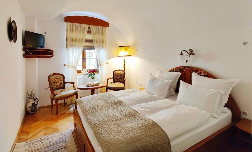 Junior Suite, 1 Bedroom, Ground Floor | Premium bedding, down comforters, memory foam beds, minibar