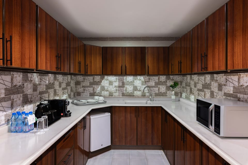 Executive Suite, 2 Bedrooms, Kitchen | Minibar, in-room safe, desk, blackout drapes