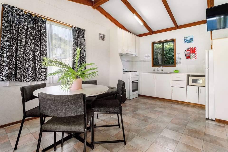 2 Bedroom Motel (Sleeps 6)  | Private kitchenette