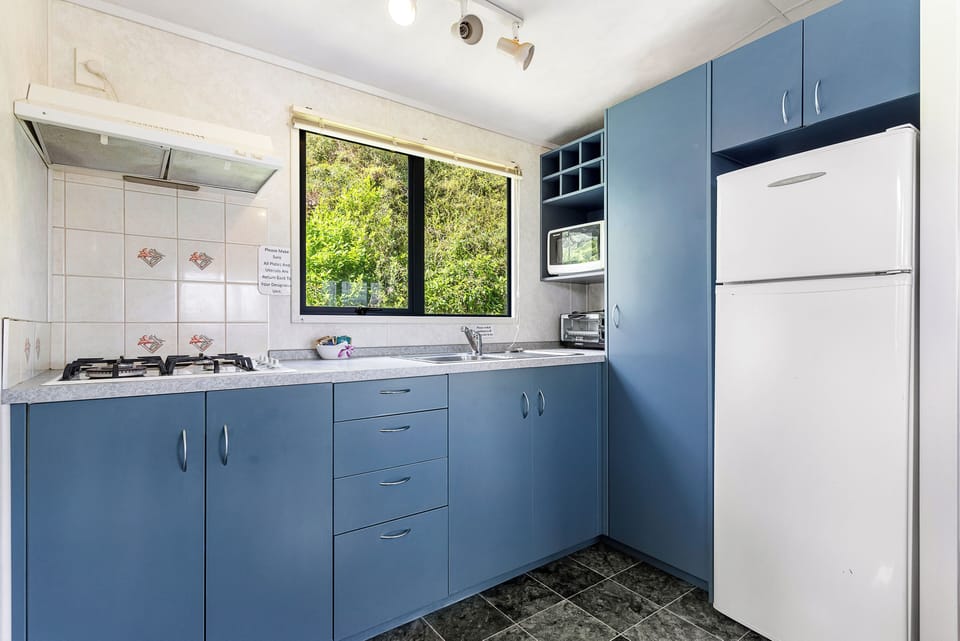 2 Bedroom Motel (Sleeps 4)	 | Private kitchen