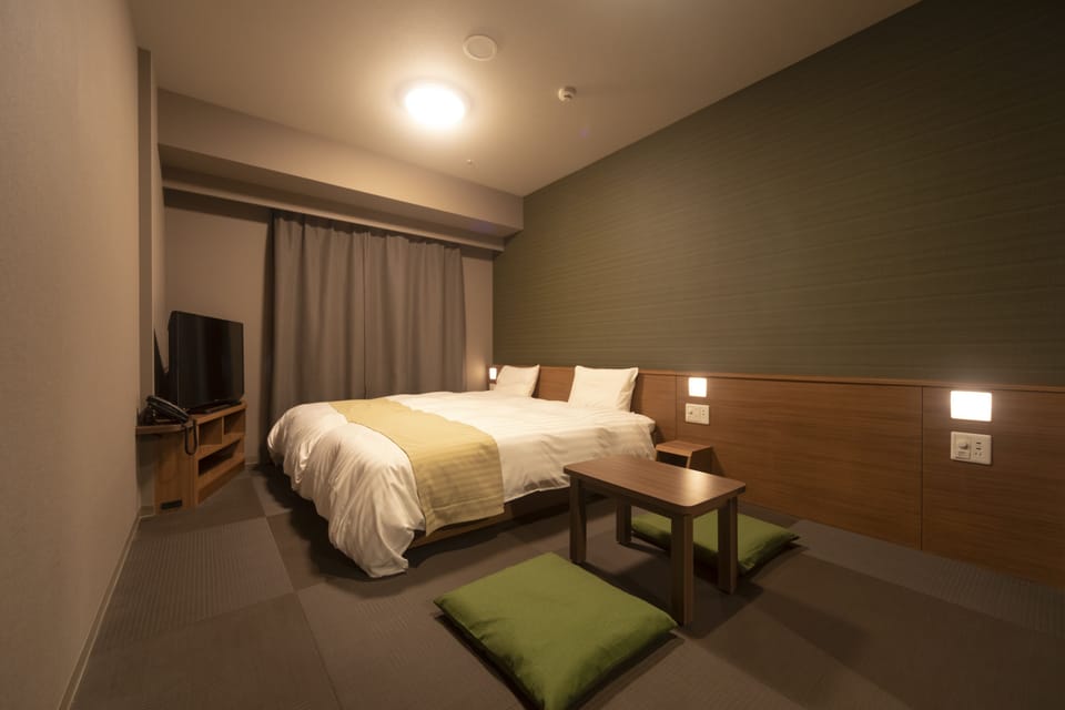 In-room safe, desk, soundproofing, free WiFi