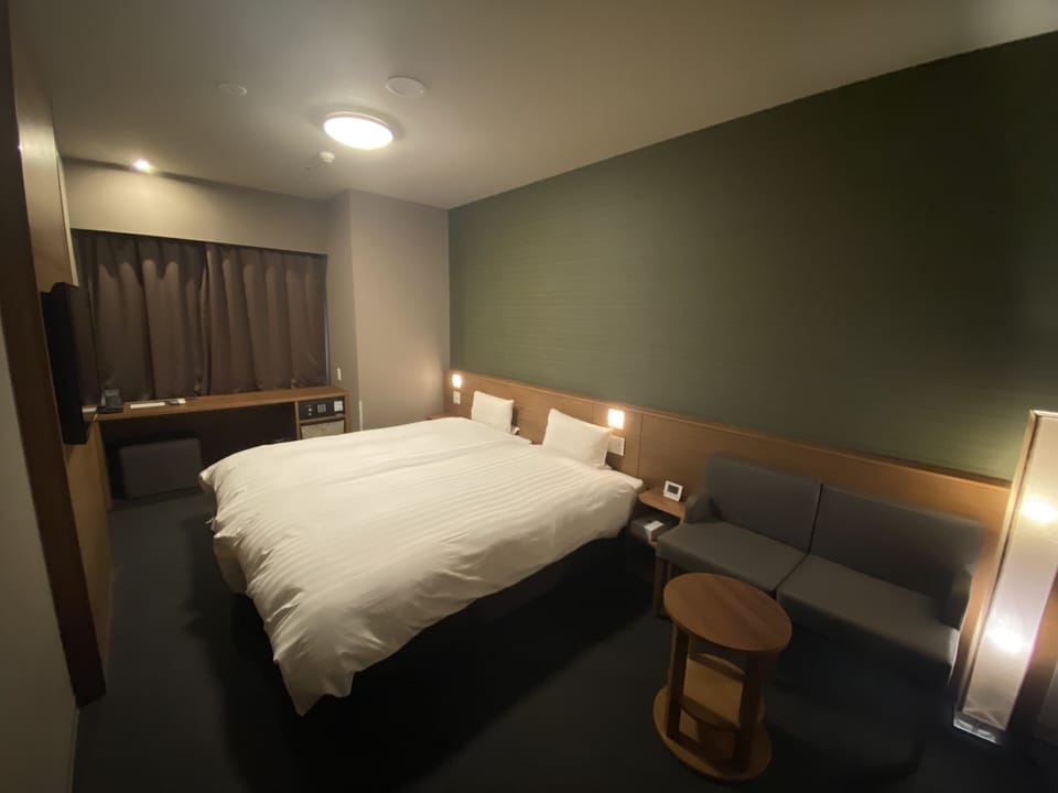In-room safe, desk, soundproofing, free WiFi