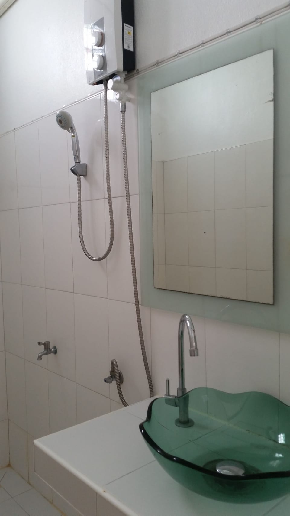 Standard Double Room, 1 Double Bed, Refrigerator | Bathroom | Shower, rainfall showerhead, free toiletries, towels