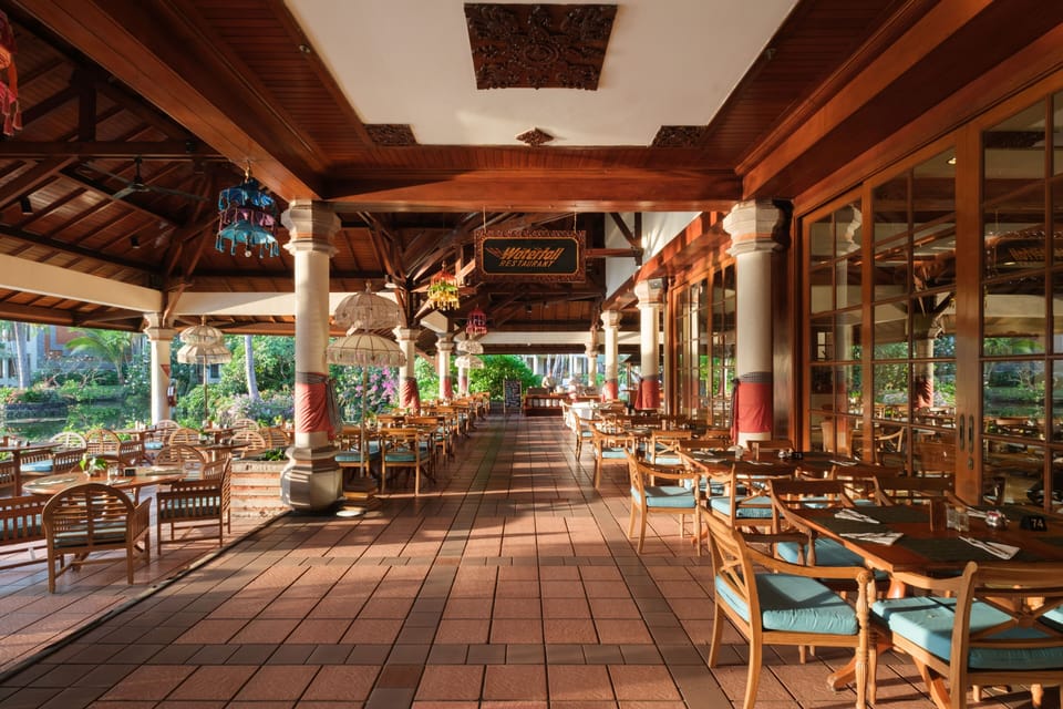 5 restaurants; breakfast, lunch, and dinner served
