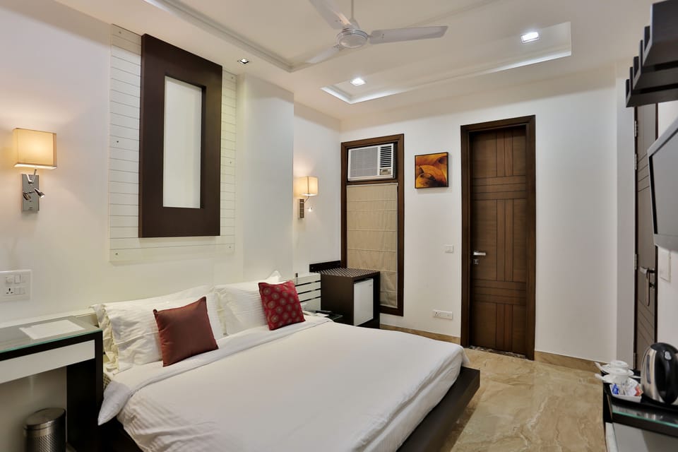 Deluxe Room | Premium bedding, minibar, in-room safe, desk