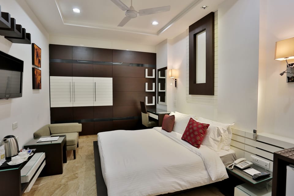 Luxury Room | Premium bedding, minibar, in-room safe, desk