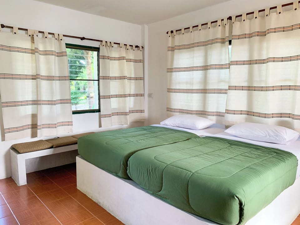 Superior Twin Room | Desk