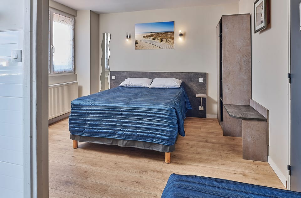 Superior Triple Room, 1 Bedroom | Desk, laptop workspace, iron/ironing board, free WiFi