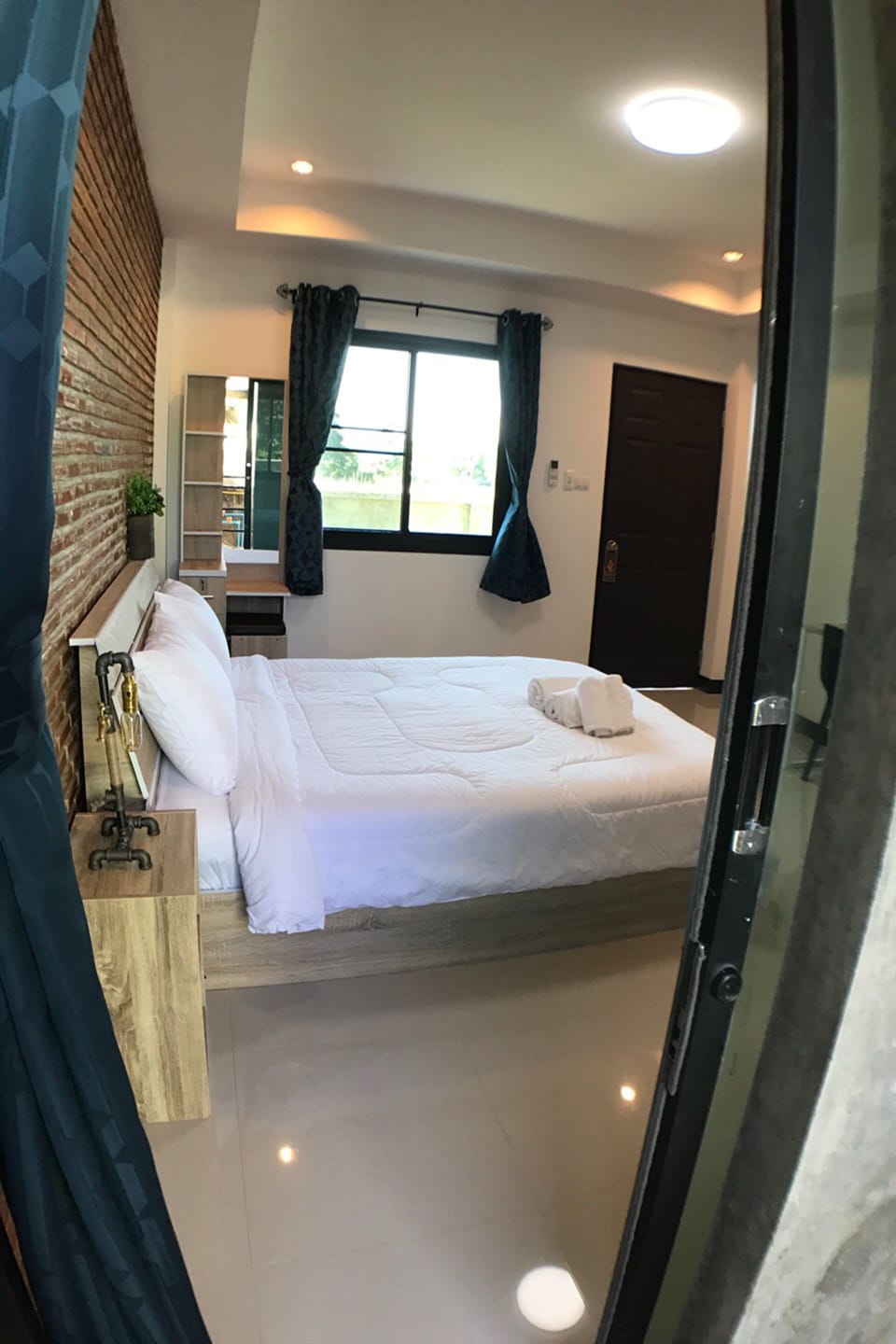 Deluxe Double or Twin Room | Minibar, desk, free WiFi