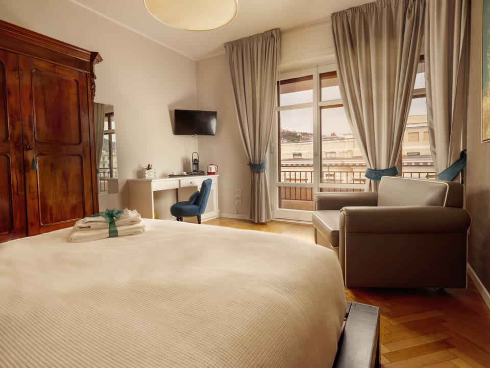 Junior Suite, 1 Bedroom, Terrace, Hill View | In-room safe, soundproofing, free WiFi, bed sheets