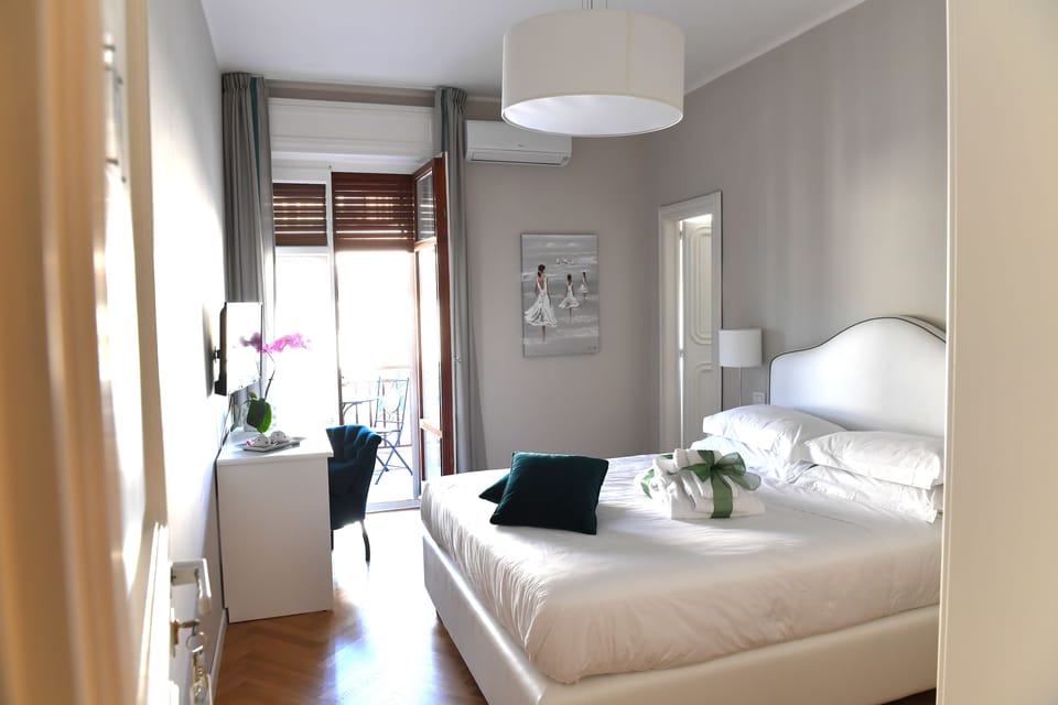 Deluxe Double Room, Balcony, Sea View | In-room safe, soundproofing, free WiFi, bed sheets