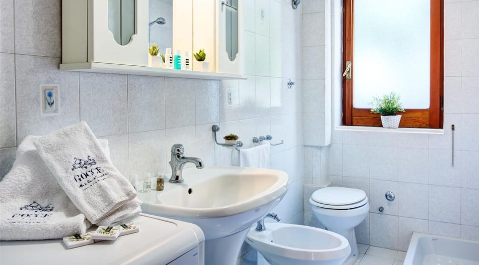 Villa, 3 Bedrooms | Bathroom | Shower, hair dryer, bidet, towels